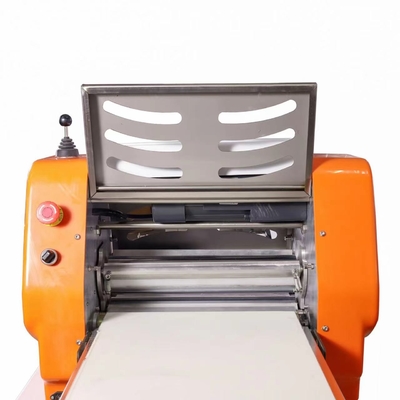 レストラン用370mmローラーパスタプレッシングマシン 1期 0.4KW パワー 2.5kgローリング重量